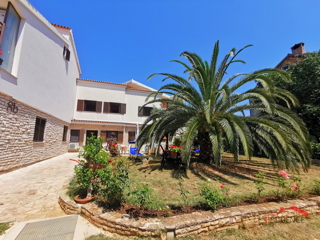 Apartma v Premanturi, pritličje, dvorišče, 3 parkirna mesta