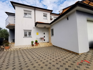 Galižana, dvonadstropna hiša, garaža