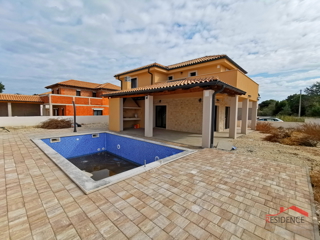 Juršići, okolica, nova samostojna hiša z bazenom