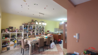 PULA- VIDIKOVAC, DVOETAŽNO STANOVANJE V PRITLIČJU Z VRTOM