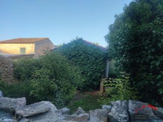 VODNJAN, ZAZIDLJIVO ZEMLJIŠČE Z OBJEKTOM