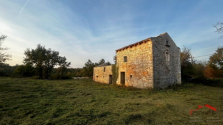 CUKRIĆI, STARA KAMNITA HIŠA ZA OBNOVO Z VELIKIM DVORIŠČEM