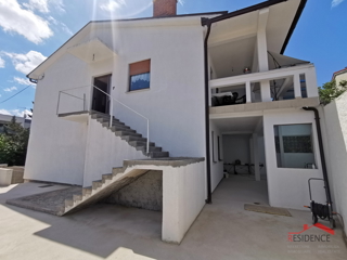 Pula, Samostojna hiša z dvema apartmajema, idealna za dve družini