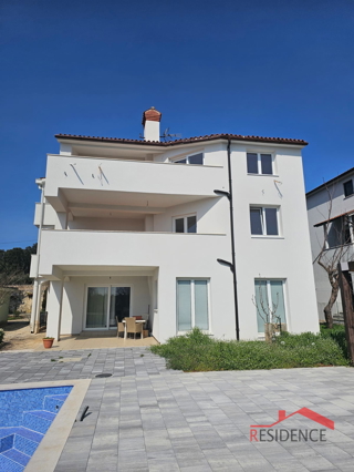 Banjole, hiša s tremi apartmaji in pogledom na morje