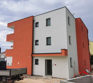 Medulin, samostojna hiša s 3 apartmaji, pogled na morje