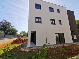 Medulin, novogradnja, stanovanje v pritličju z vrtom