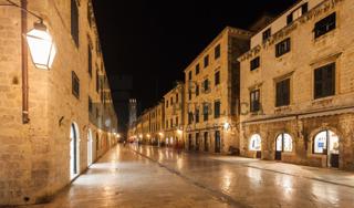 APARTMANI S POSLOVNIM PROSTOROM U STAROM GRADU - CIJENA NA UPIT