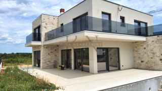 Istra, Poreč – novogradnja: vila z bazenom naprodaj
