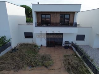 Istra – Poreč: Vrstna Hiša z Vrtom in Pogledom na Morje