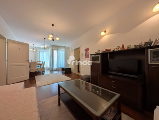 Stanovanje z dvema spalnicama, teraso in pogledom na morje - Rovinj center - 90 m2
