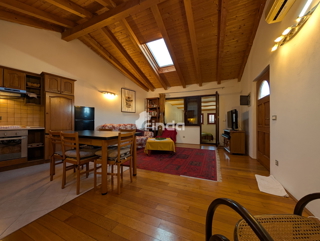 Stan v Rovinju z velikim neurejenim pritličjem in vrtom - 79m2 + 84m2 - Rovinj