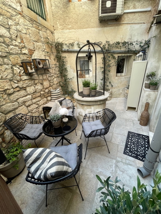 Dvoetažno stanovanje v središču Rovinja - 60 m2 + 9 m2