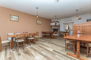 Istra, Poreč, poslovna stavba v bližini Poreča