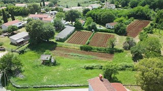 Okolica Poreča, zazidljiva parcela 1700 m2