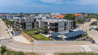 NOVIGRAD – stanovanje v pritličju z vrtom