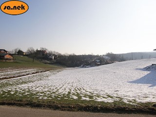 Zemljišče na Cerju