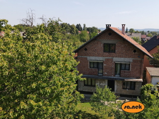 Družinska hiša v Podvrhu