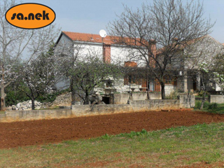 Zemljišče s staro kamnito hišo