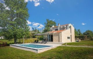 Poreč, okolica – hiša z bazenom na mirni lokaciji