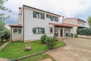 OKOLICA POREČA - HIŠA Z GARAŽO IN KLETO