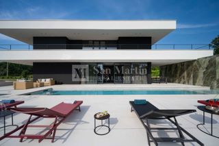 Istra, Grožnjan – Moderna oblikovalska hiša na robu naselja