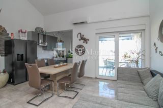 POREČ, 2-sobno stanovanje v bližini morja