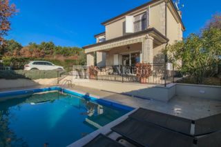 POREČ - Izjemna samostojna hiša z bazenom