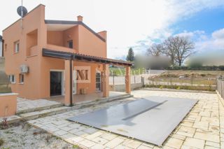 Poreč, Moderna novogradnja na mirni lokaciji