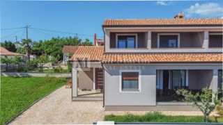 Poreč, dvojček na mirni lokaciji.