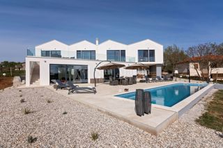 Poreč, okolica - moderna vila s prostornim vrtom