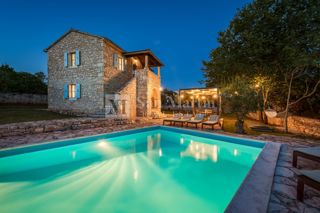 Poreč, okolica – Čudovita kamnita hiša s panoramskim razgledom
