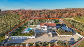 Poreč, okolica – Hiša na samoti s 3000 m² zemljišča