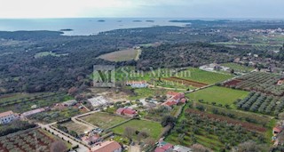 Rovinj, zemljišče v mirnem naselju v bližini plaž