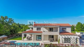 Poreč - hiša s 4 spalnicami na odlični lokaciji