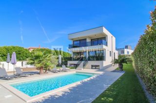 POREČ - Moderna vila z bazenom in wellnessom