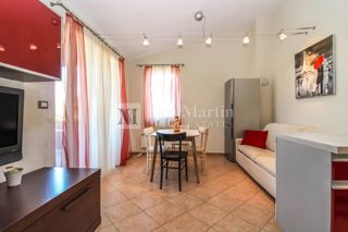 Umag - prostoren apartma s teraso 400 m od morja