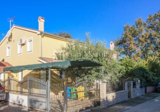 POREČ - Hiša z ločenim stanovanjem in gostilno