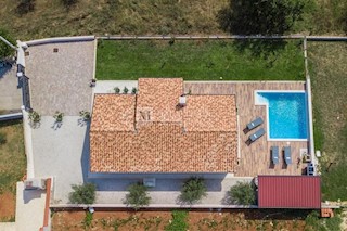 Poreč, enonadstropna hiša z velikim vrtom