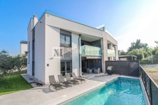 Umag - schöne Villa mit Pool 400 m vom Meer entfernt