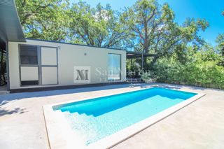 Poreč, okolica – fantastična majhna pritlična hiša z bazenom