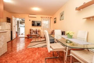 Novigrad-pritličje stanovanje 200 m od morja
