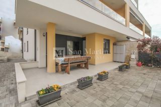 NOVIGRAD, NOVO STANOVANJE PRITLIČJE 2 SP