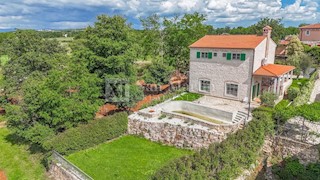 Poreč, okolica - samostojna kamnita hiša na robu naselja