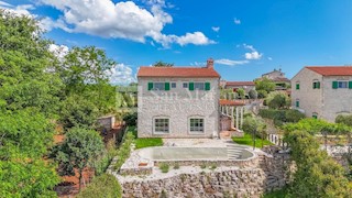 Poreč, okolica - samostojna kamnita hiša na robu naselja