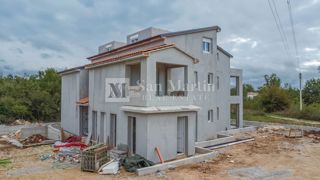 Poreč-Umgebung, Wohnung in einem neuen Gebäude mit Garten