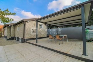 Buje - okolica, pritličje s pogledom na morje