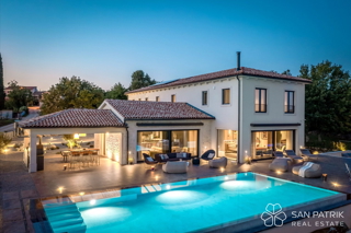 LUKSUZNA DIZAJNERSKA VILA Z BAZENOM IN TENIŠKIM IGRIŠČEM – MOTOVUN