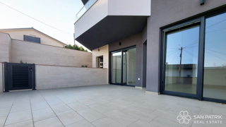 Crikvenica : Moderno stanovanje v pritličju