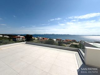 Kožino - Zadar: 4-sobna luksuzna novogradnja (207m2), 250m od morja, bazen