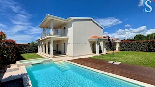 Poreč, samostojna hiša 134 m2 z bazenom